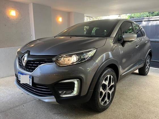 RENAULT CAPTUR 1.6 16V SCE FLEX BOSE X-TRONIC RENAULT CAPTUR 1.6 16V SCE FLEX BOSE X-TRONIC